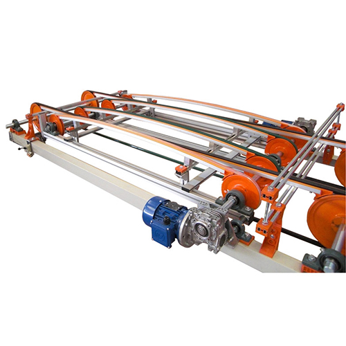 Gira piastrelle a cinghie dotato di sistema di alzamento ed abbassamento rapido per consentire di utilizzarlo oppure escluderlo velocemente dalla linea di smaltatura